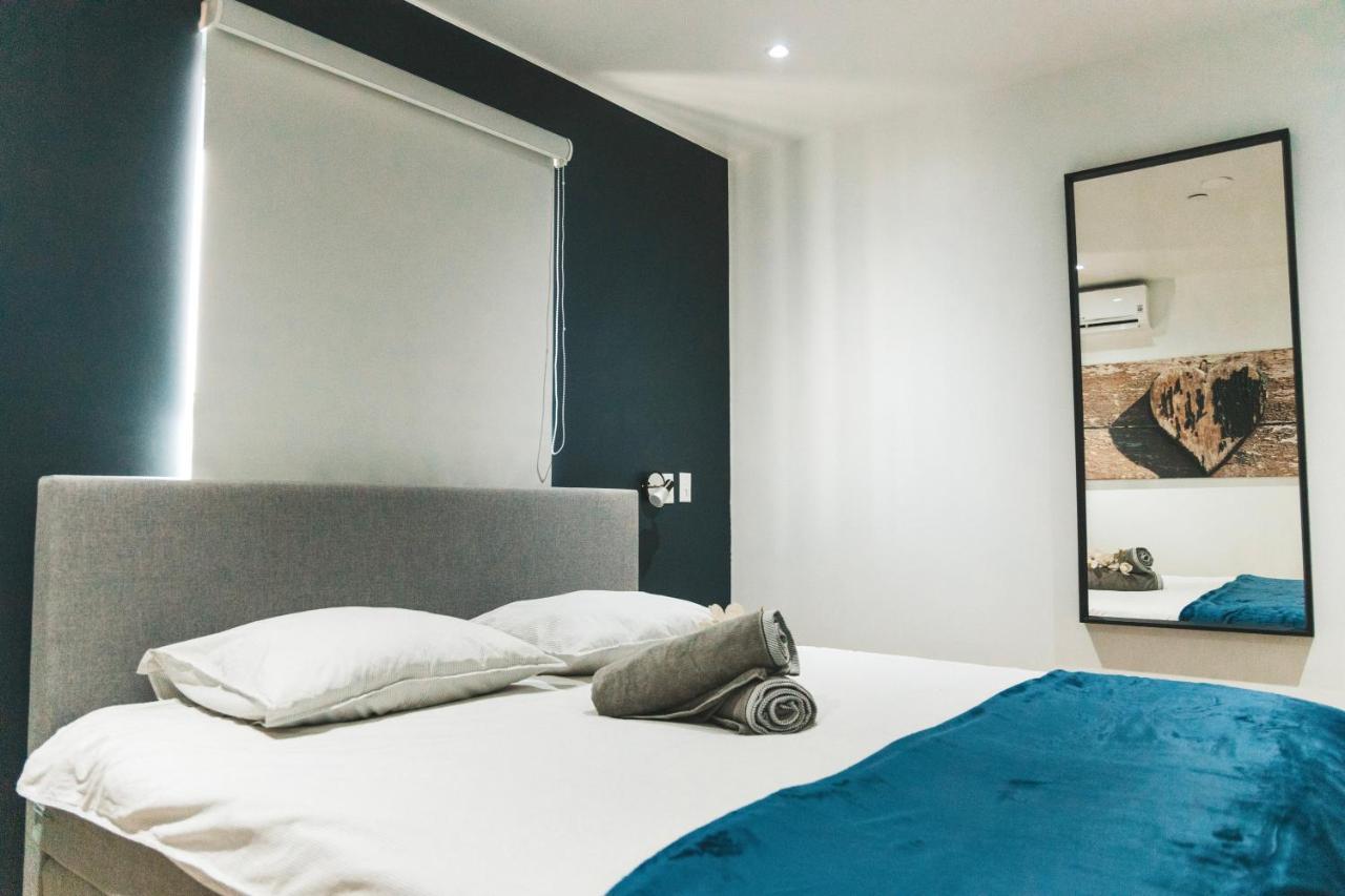 Gray Door Apartments - Adults Only Палм Бийч Екстериор снимка