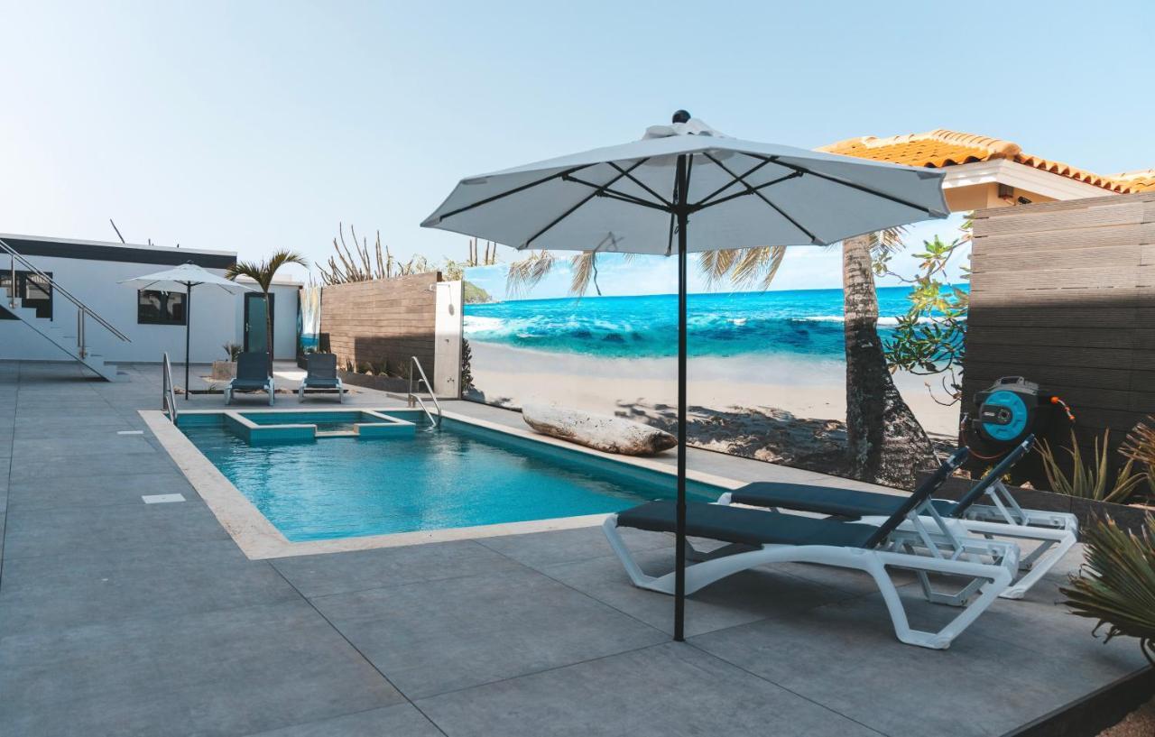 Gray Door Apartments - Adults Only Палм Бийч Екстериор снимка
