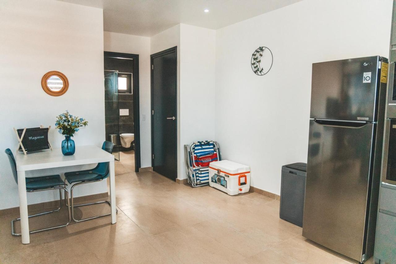 Gray Door Apartments - Adults Only Палм Бийч Екстериор снимка
