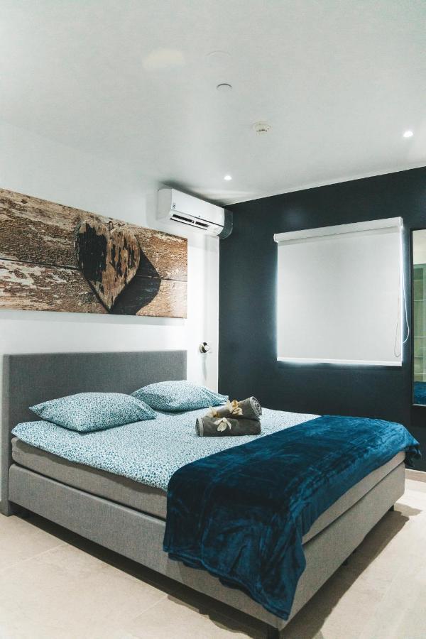 Gray Door Apartments - Adults Only Палм Бийч Екстериор снимка