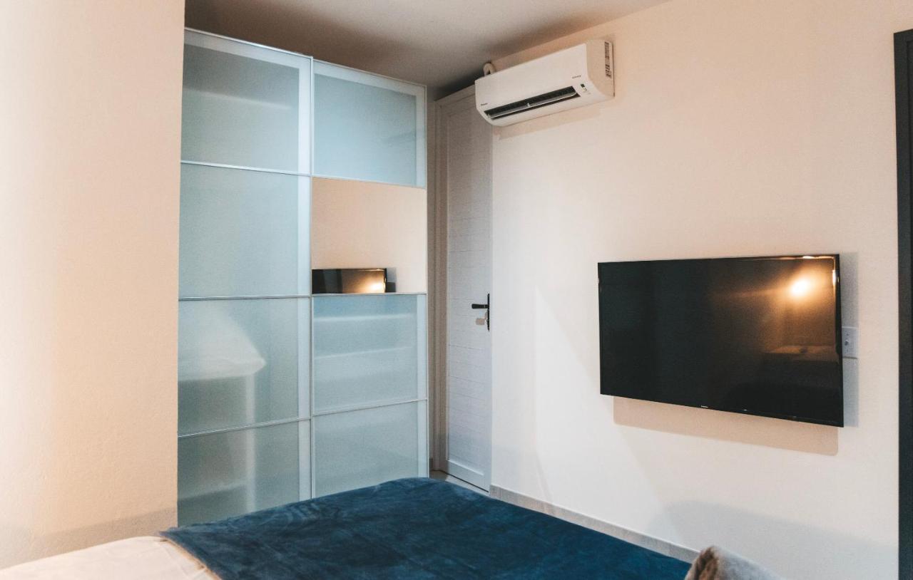 Gray Door Apartments - Adults Only Палм Бийч Екстериор снимка