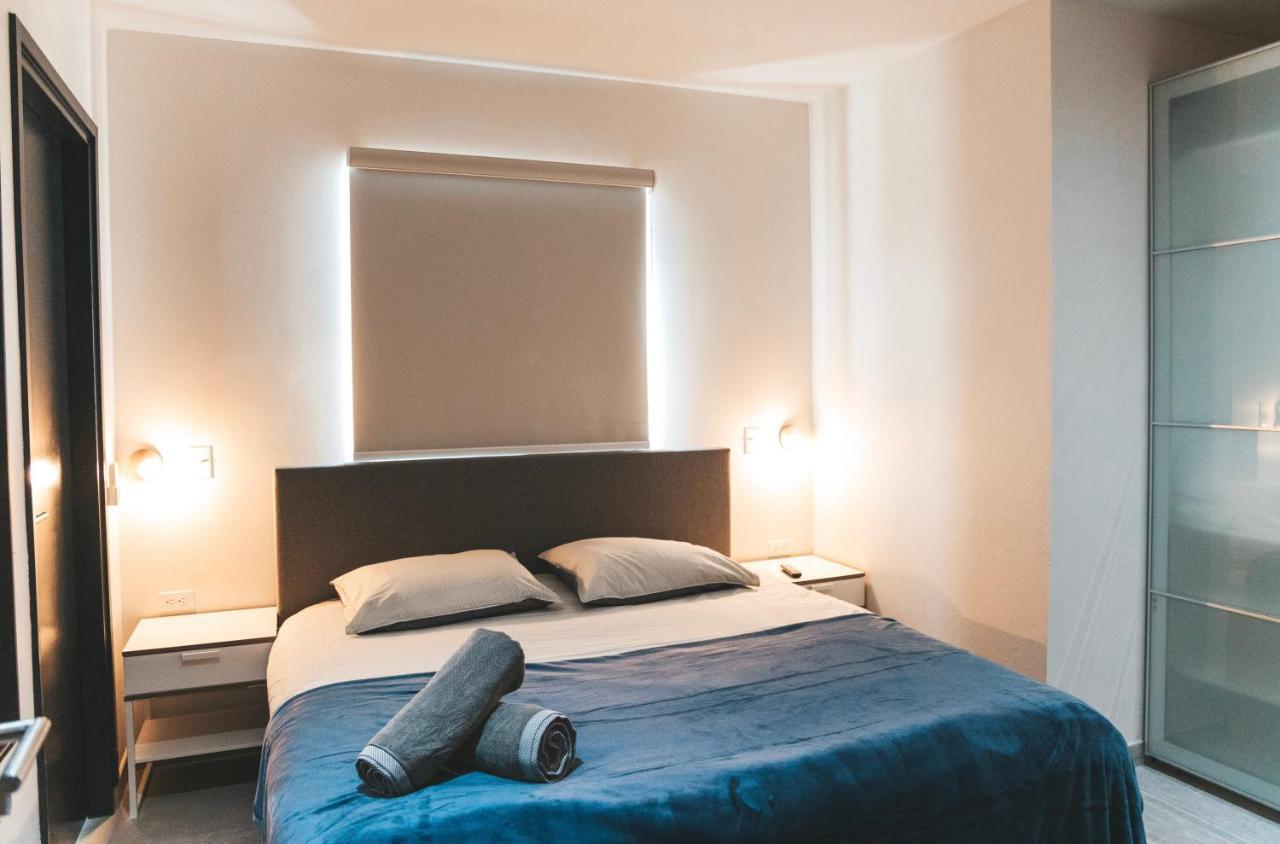 Gray Door Apartments - Adults Only Палм Бийч Екстериор снимка