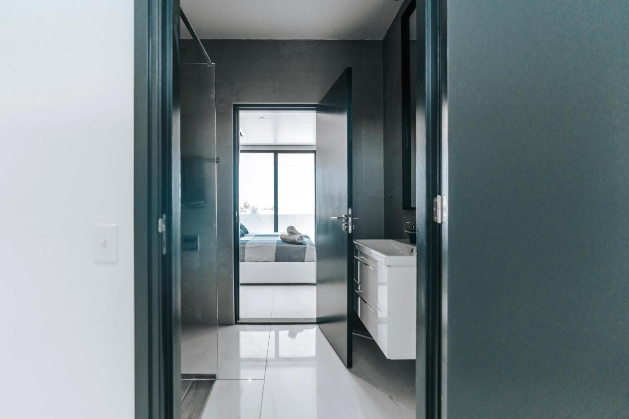 Gray Door Apartments - Adults Only Палм Бийч Екстериор снимка