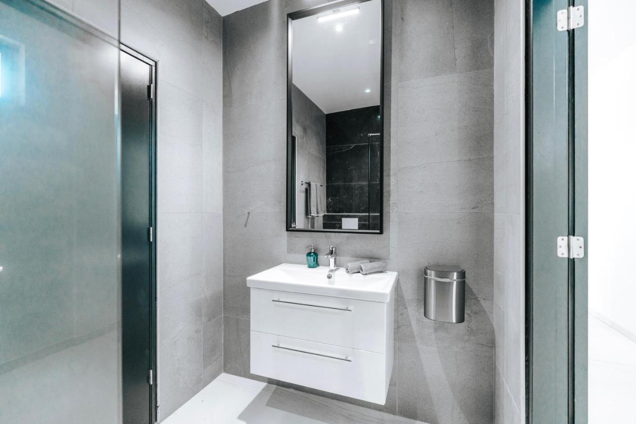 Gray Door Apartments - Adults Only Палм Бийч Екстериор снимка