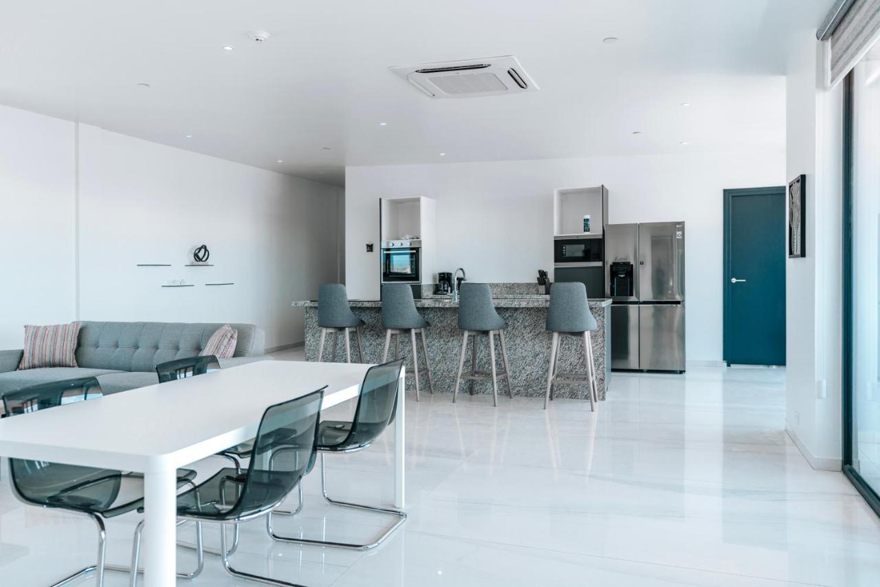 Gray Door Apartments - Adults Only Палм Бийч Екстериор снимка